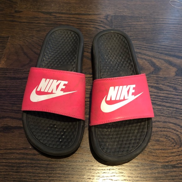 youth nike flip flops